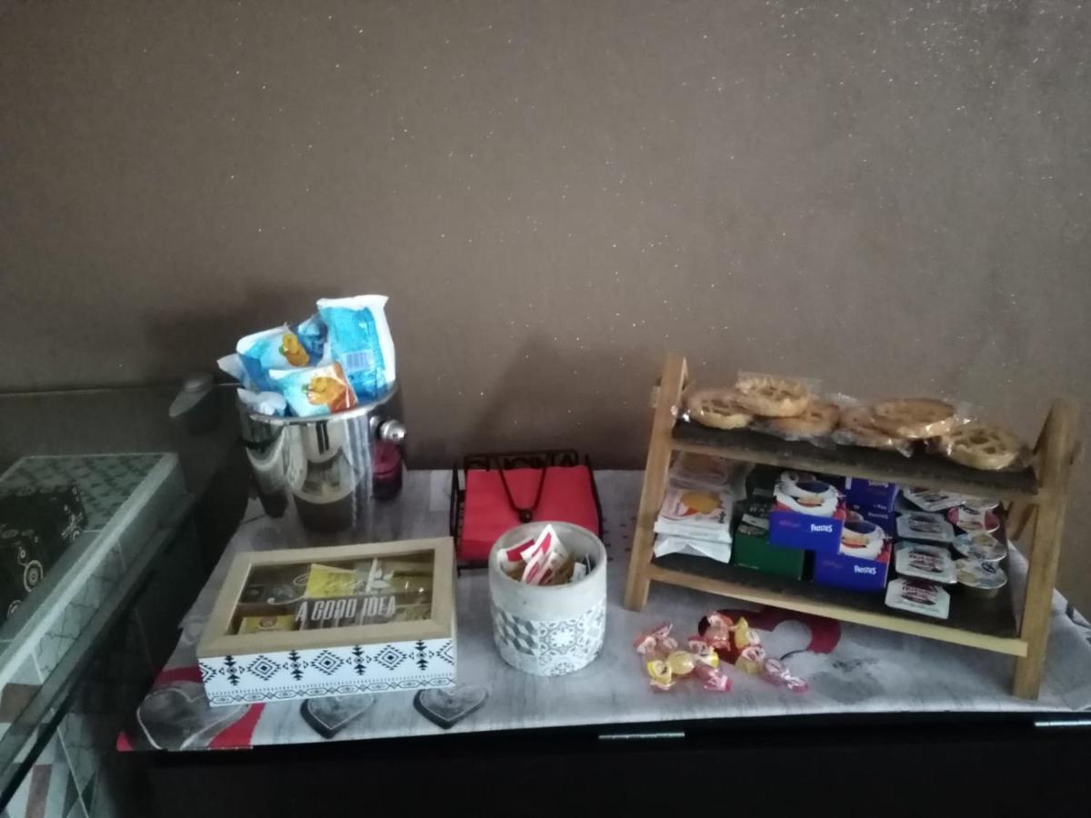 Emmanueli65 Fronte Clinica Per 5 Matrimoniale 2 Singoli 1 Divano Letto Piacenza Exterior foto