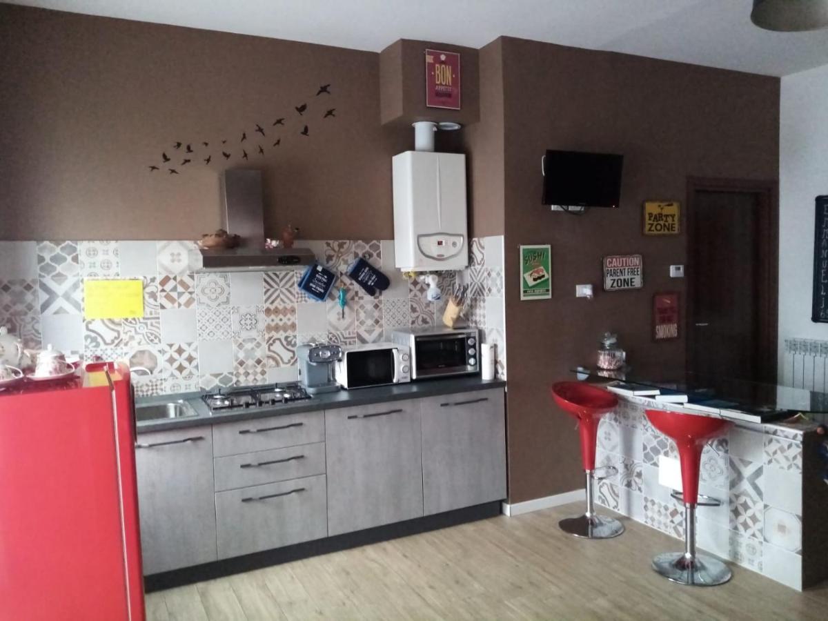 Emmanueli65 Fronte Clinica Per 5 Matrimoniale 2 Singoli 1 Divano Letto Piacenza Exterior foto
