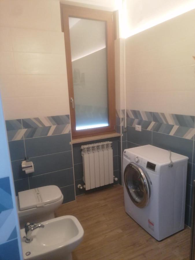 Emmanueli65 Fronte Clinica Per 5 Matrimoniale 2 Singoli 1 Divano Letto Piacenza Exterior foto